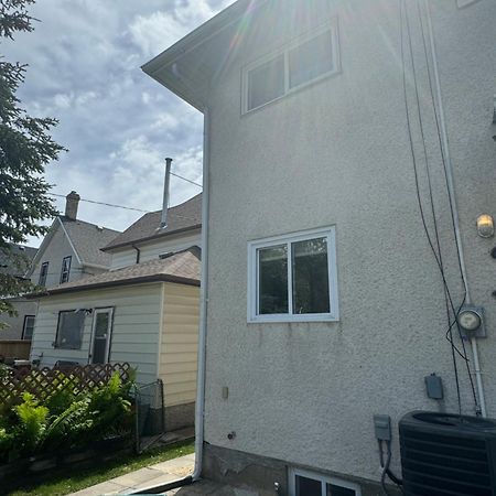 Vila Walking Distance To St Boniface, Easy Parking Winnipeg Exteriér fotografie